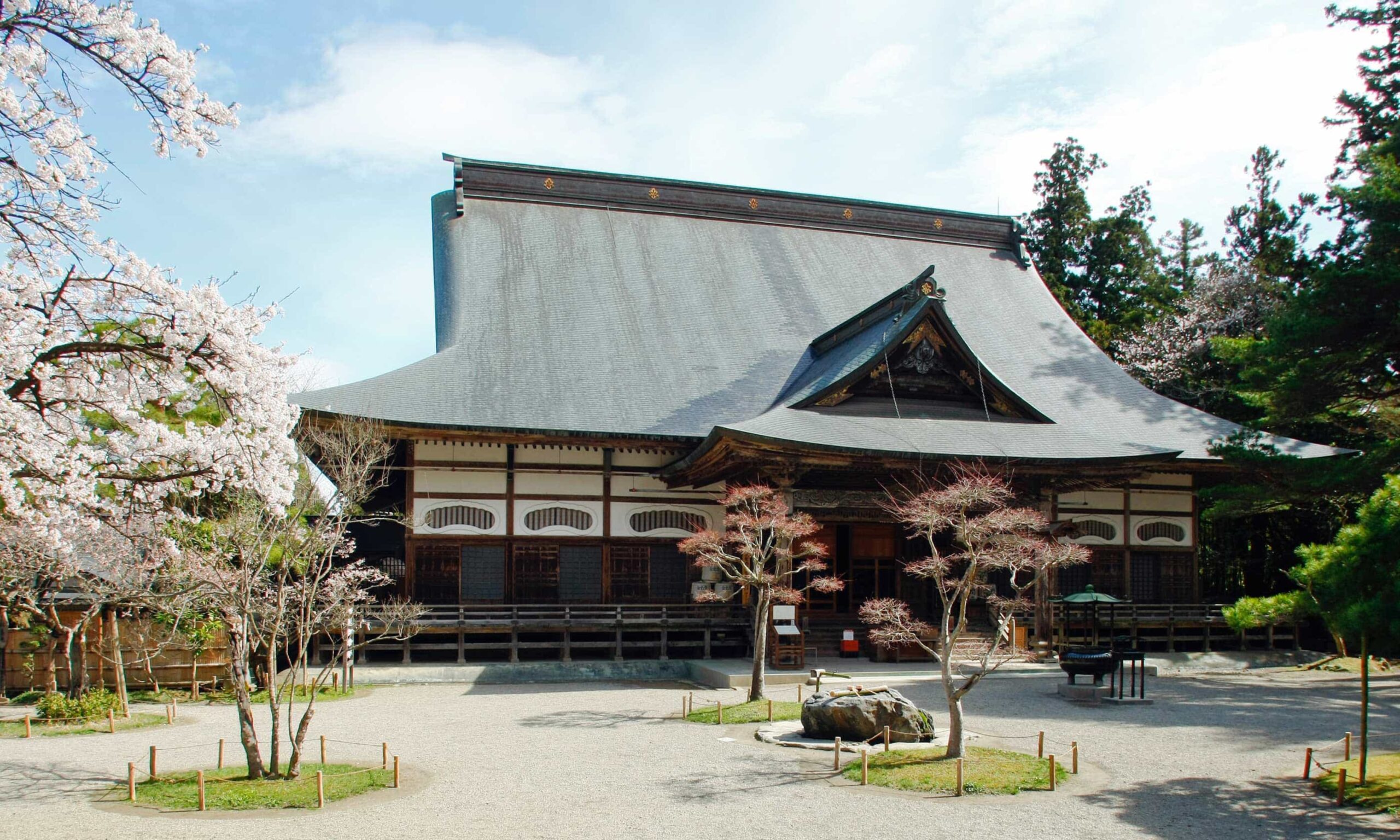 【平泉‐仏国土（浄土）を表す建築・庭園及び考古学的遺跡群‐】独特な世界観を持つ平泉 - 世界遺産トラベル