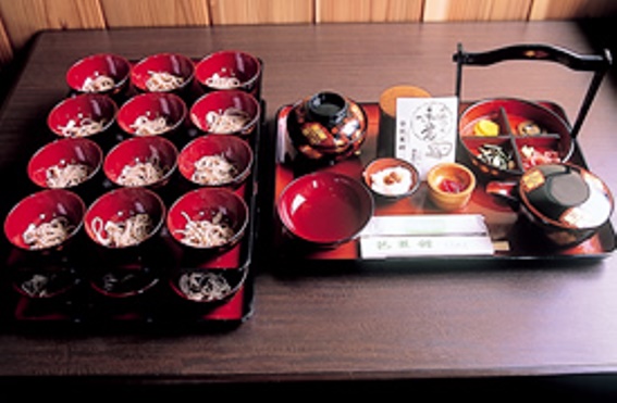 駅前芭蕉館