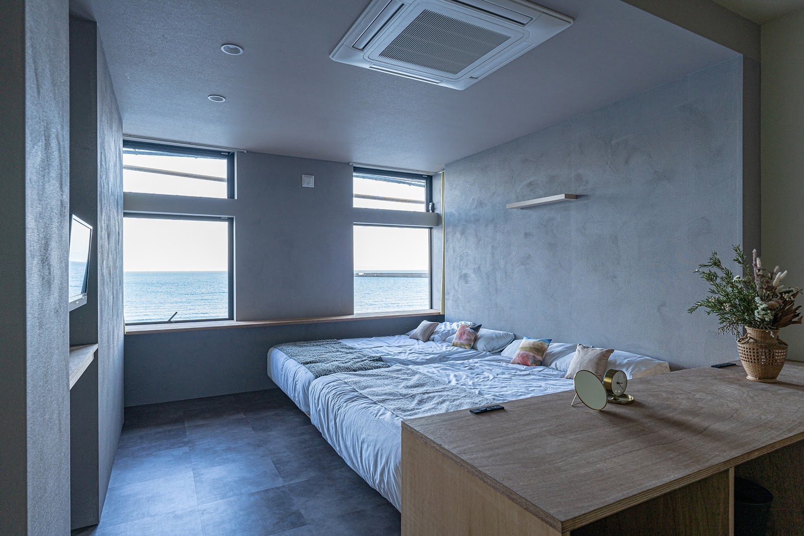 月と海